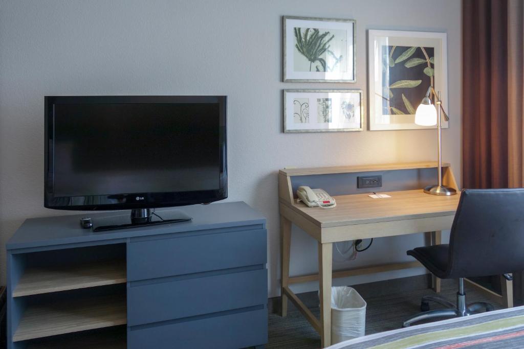 Country Inn & Suites by Radisson, Washington, DC East - Capitol Heights, MD - One-Bedroom King Suite