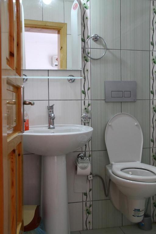 A bathroom at Jet Pension