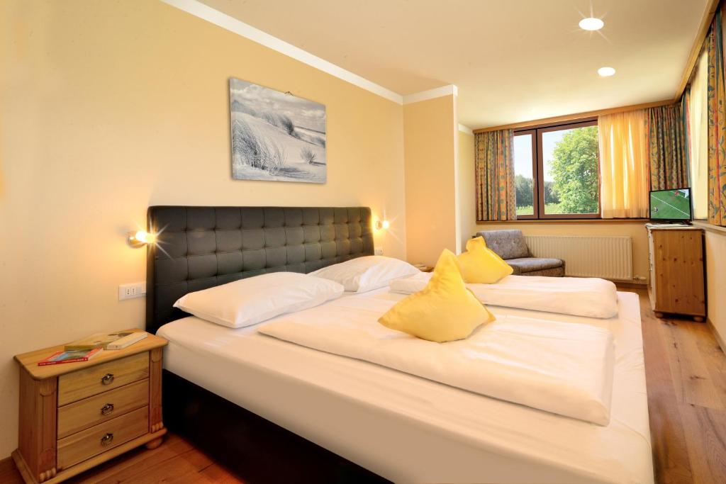 Postel nebo postele na pokoji v ubytování Hotel Flötscherhof