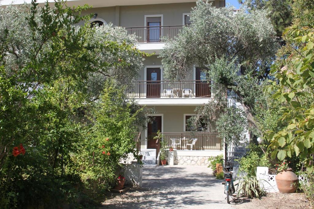 Gallery image of House Ekton in Pefkari