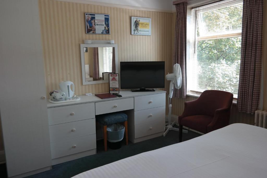 Hotel Celebrity Bournemouth East Cliff by Villare hotels - Standard Triple Room