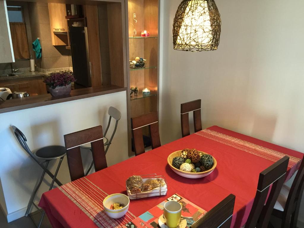 a table with a red table cloth and a bowl of food at Reñaca Park in Viña del Mar