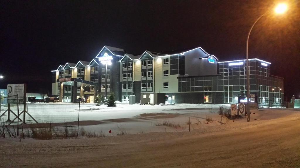 Microtel Inn & Suites by Wyndham Red Deer v zimě