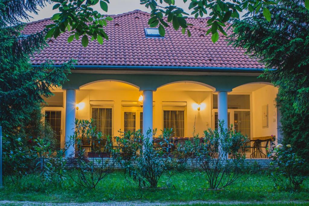 Zahrada ubytování Fertődi Kúria Vendégház