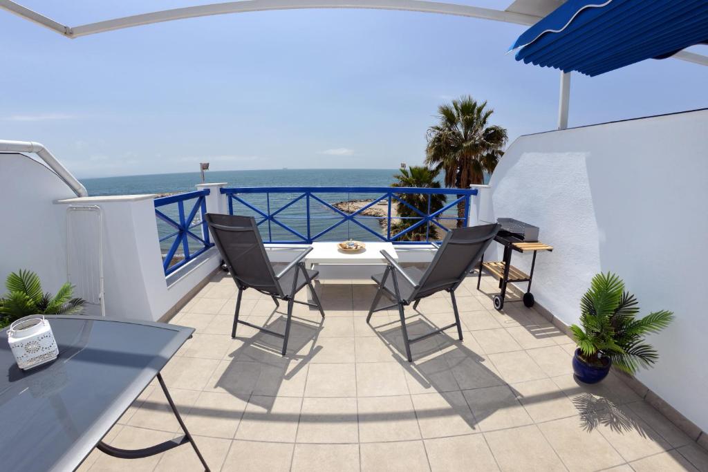 Balkón alebo terasa v ubytovaní WonderStays Apartamentos La Perla Azul