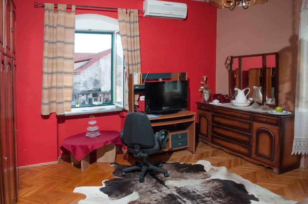 TV a/nebo společenská místnost v ubytování Buga And Tuga Rooms
