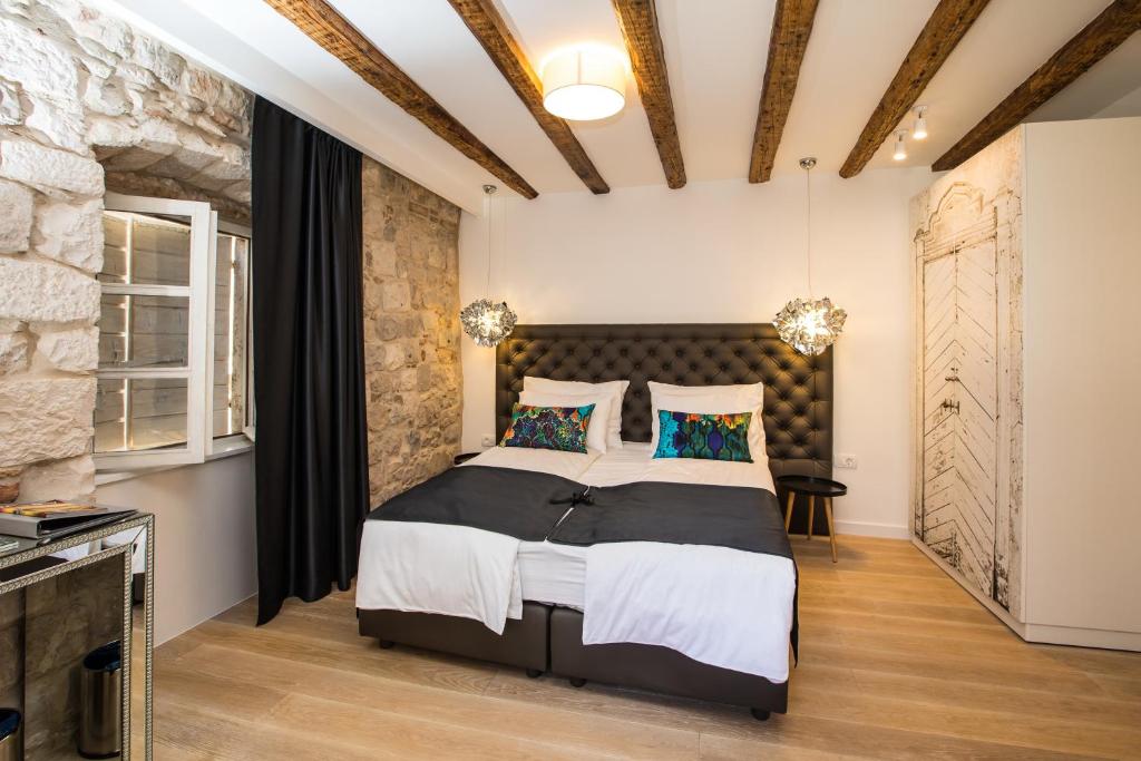 Posteľ alebo postele v izbe v ubytovaní Spalato Luxury Rooms
