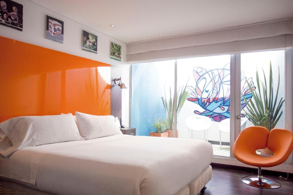 Postel nebo postele na pokoji v ubytování Hotel 104 Art Suites