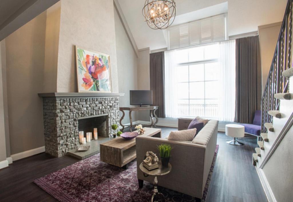 Magnolia Hotel Omaha - 