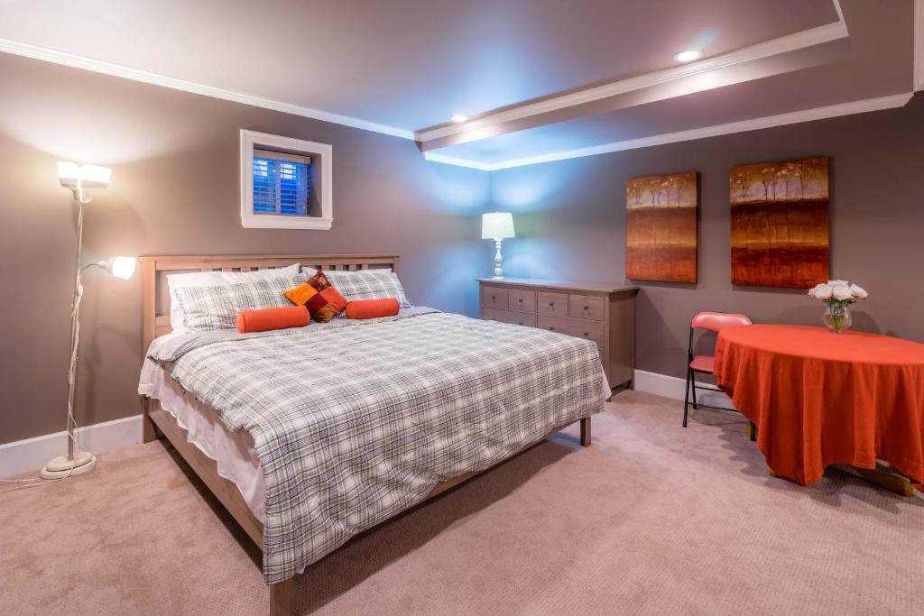 Vancouver Yuelai Guesthouse - 