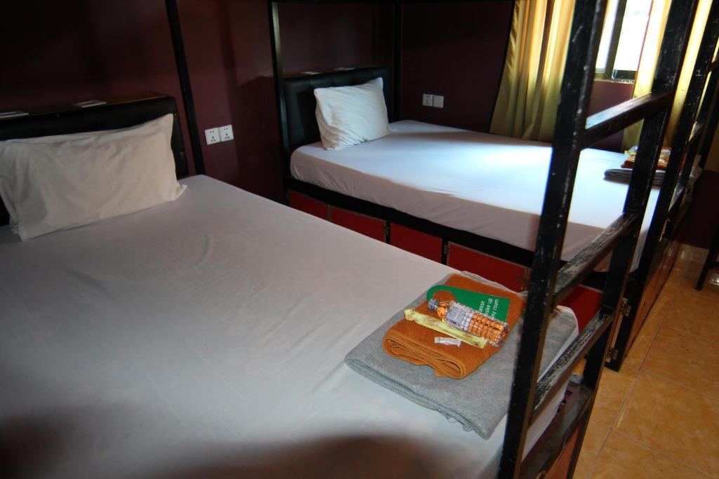 Postel nebo postele na pokoji v ubytování Naga Angkor Hostel