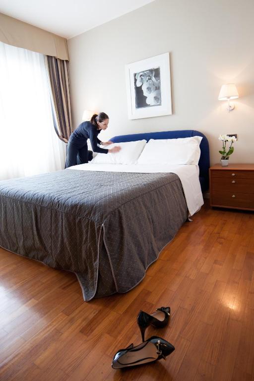 Postel nebo postele na pokoji v ubytování Cosmo Residence
