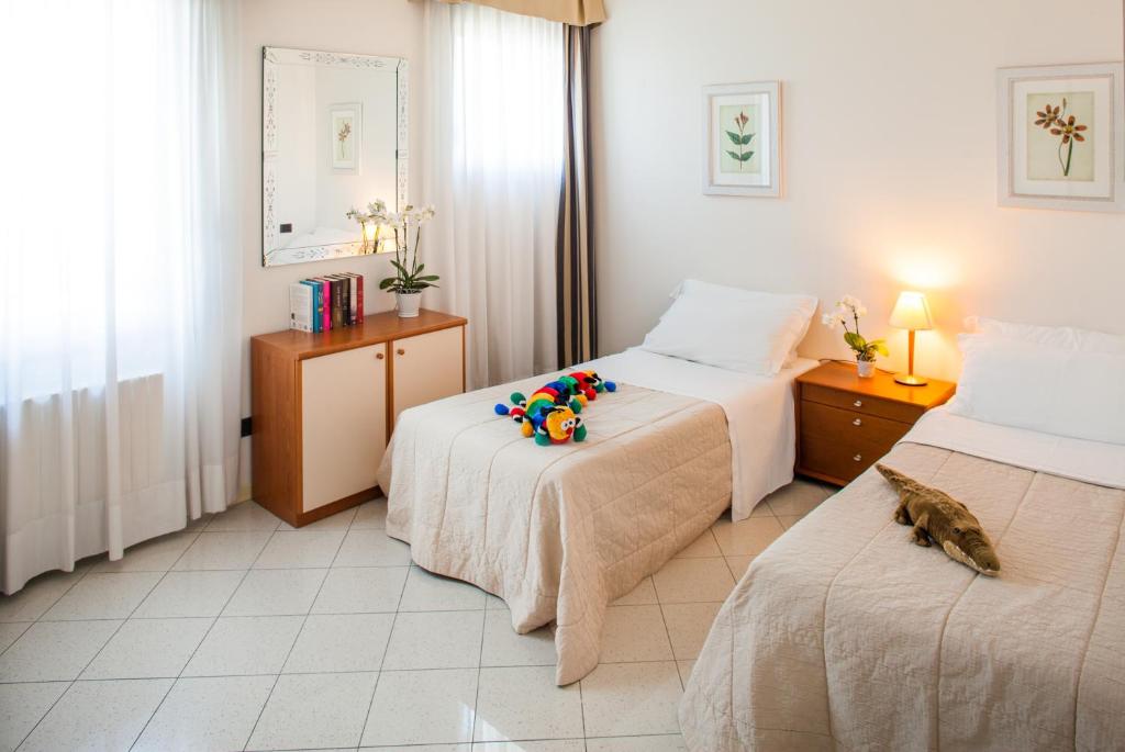 Postel nebo postele na pokoji v ubytování Cosmo Residence