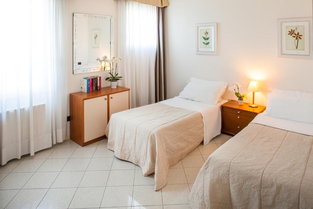 Postel nebo postele na pokoji v ubytování Cosmo Residence