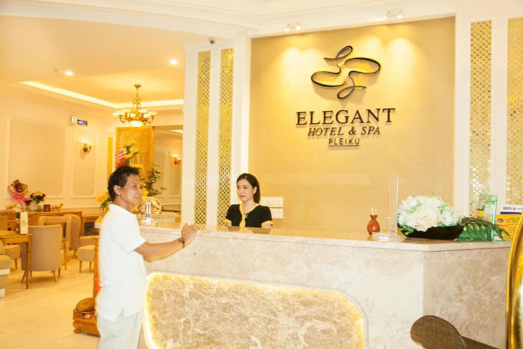 Elegant Hotel tesisinde lobi veya resepsiyon alanı