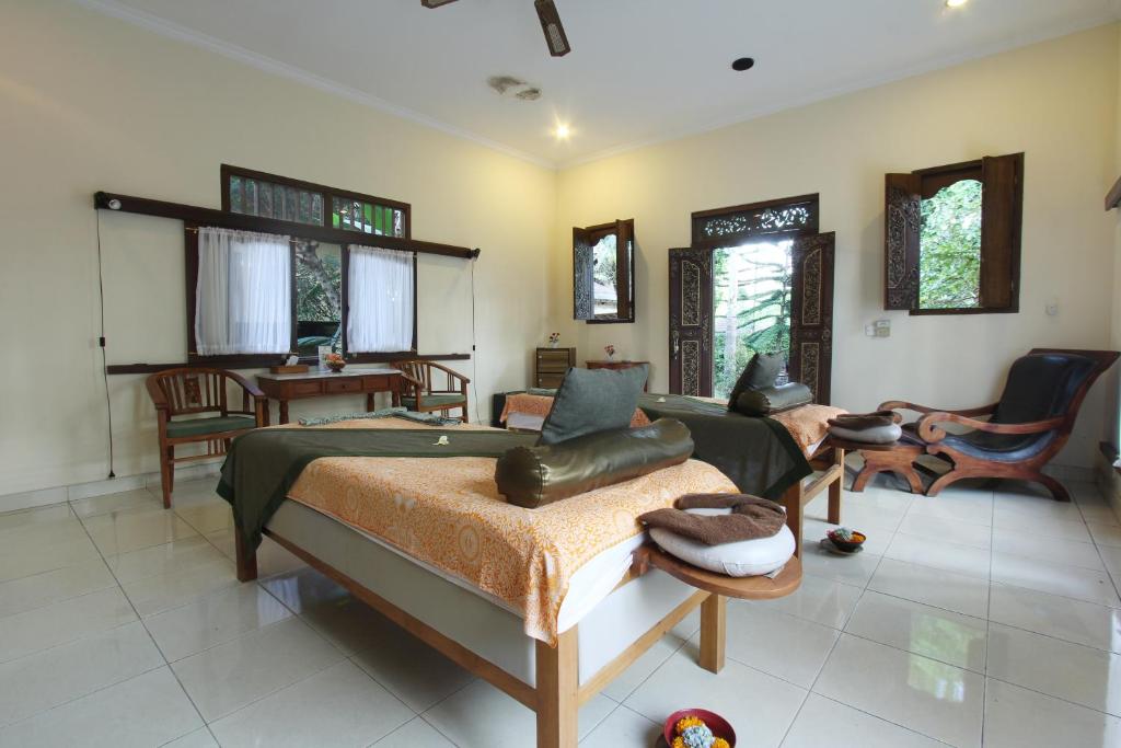 Posezení v ubytování Nara Ubud Cottage by Mahaputra