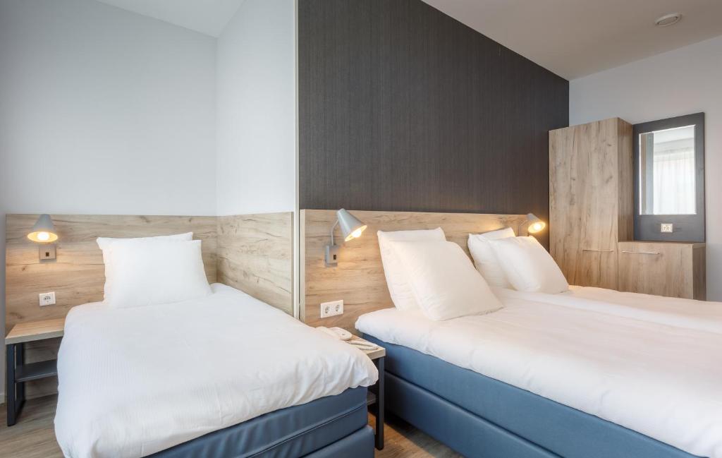 Een bed of bedden in een kamer bij Joy Hotel