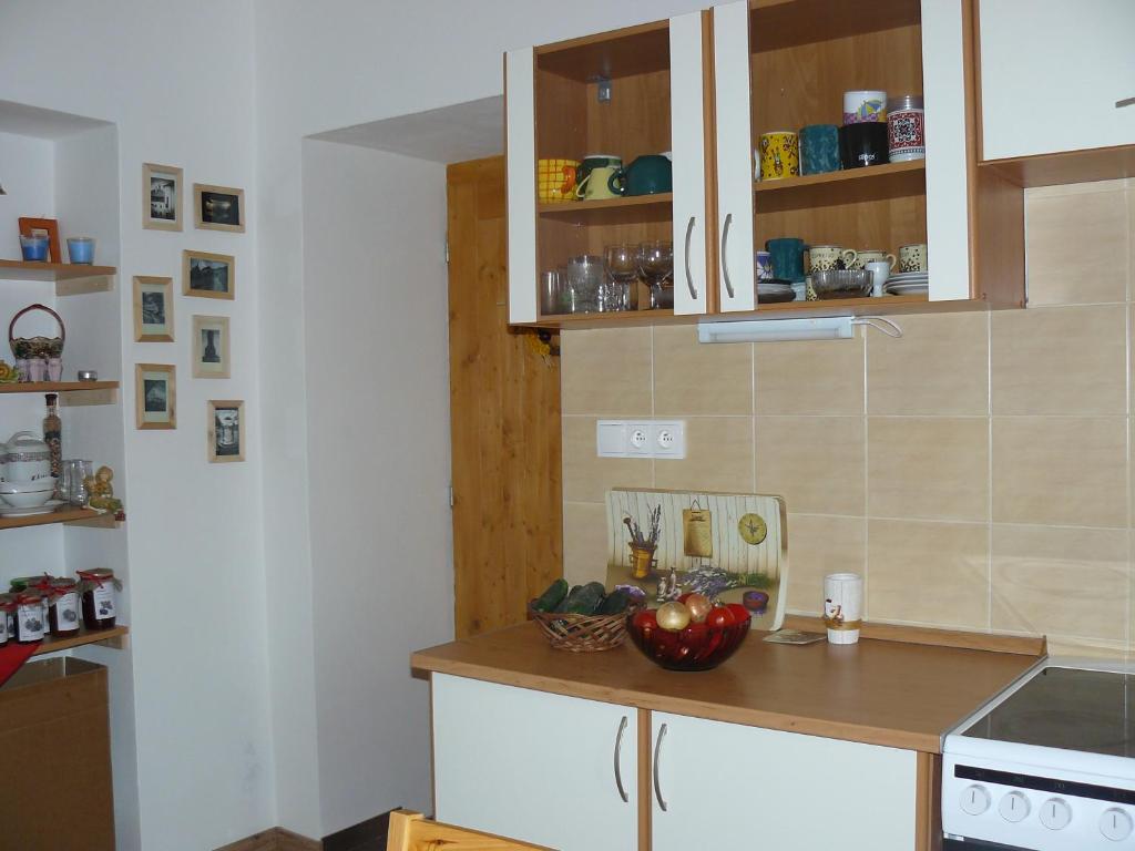 Kuchyň nebo kuchyňský kout v ubytování Chalupa Hrabišín