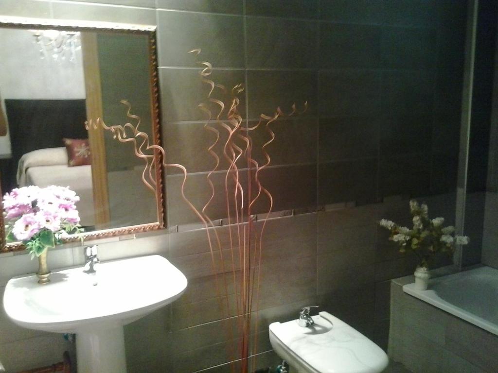 A bathroom at Villa Rosa Amparo