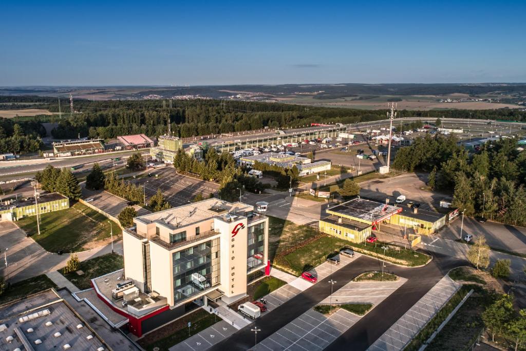 Letecký snímek ubytování Grid Hotel