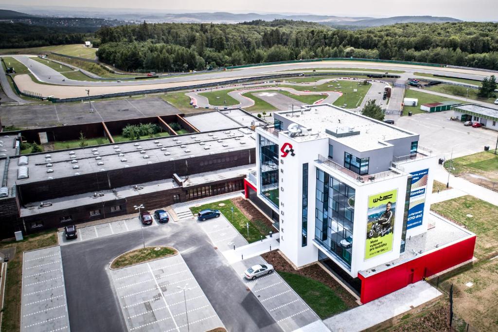 Letecký snímek ubytování Grid Hotel