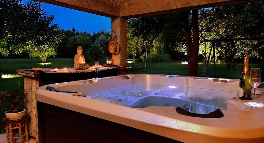 a large jacuzzi tub sitting in a yard at Domaine L'Orgalière in Orgon