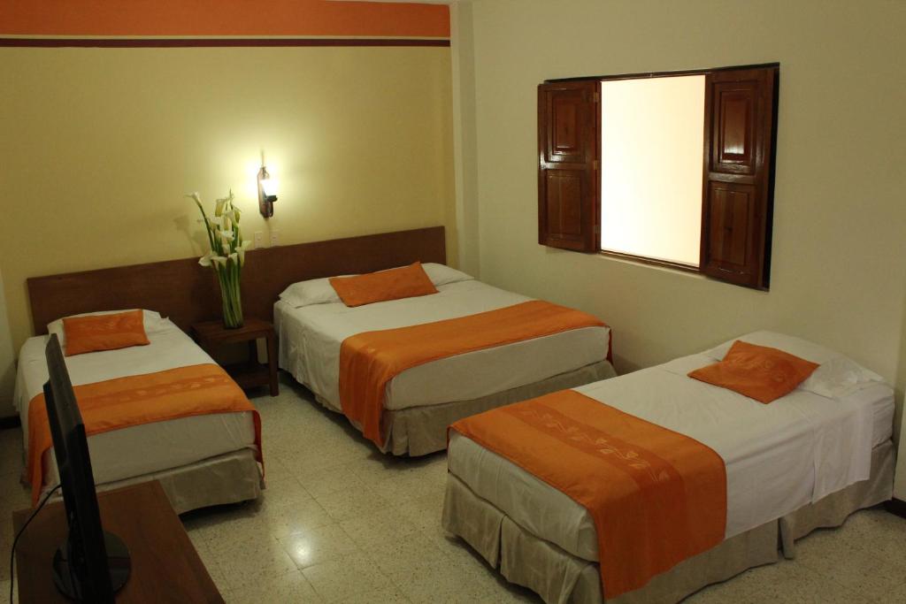 Postel nebo postele na pokoji v ubytování Hotel Valdivia Plaza