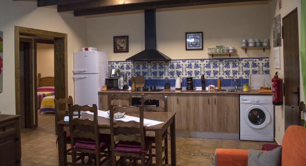 Kuchyň nebo kuchyňský kout v ubytování Casas Rurales Los Olivos de Noja