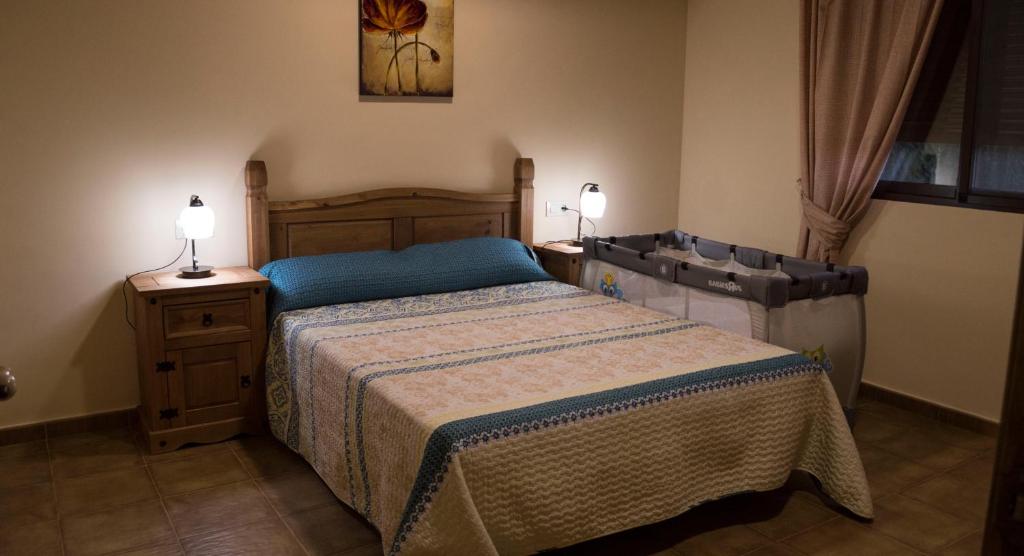 Postel nebo postele na pokoji v ubytování Casas Rurales Los Olivos de Noja