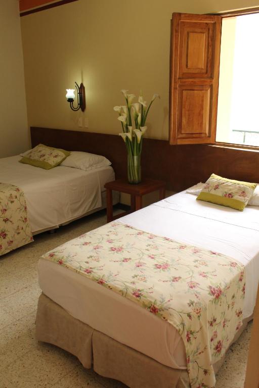 Postel nebo postele na pokoji v ubytování Hotel Valdivia Plaza