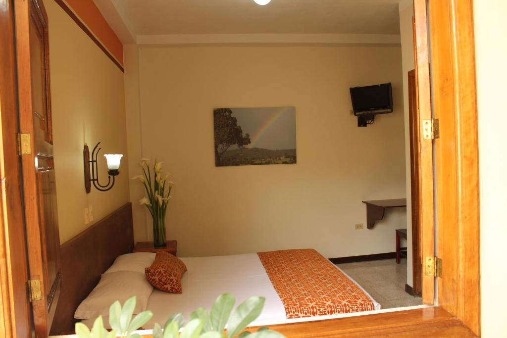 Postel nebo postele na pokoji v ubytování Hotel Valdivia Plaza