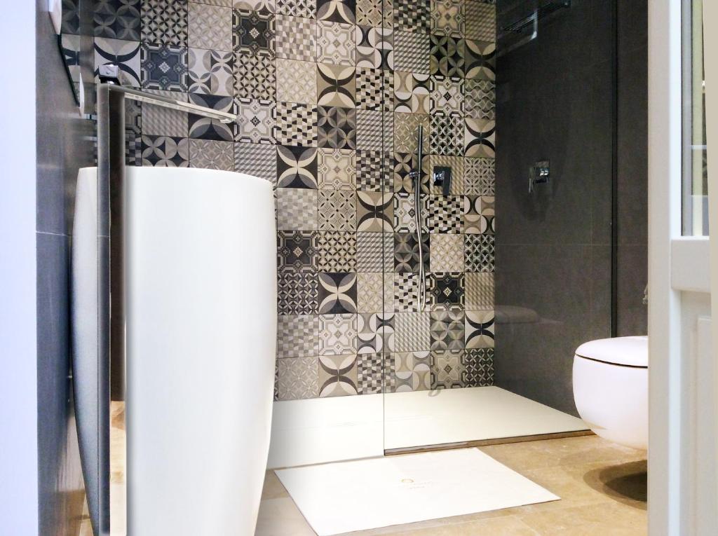 Koupelna v ubytování CinqueSuites Ortigia