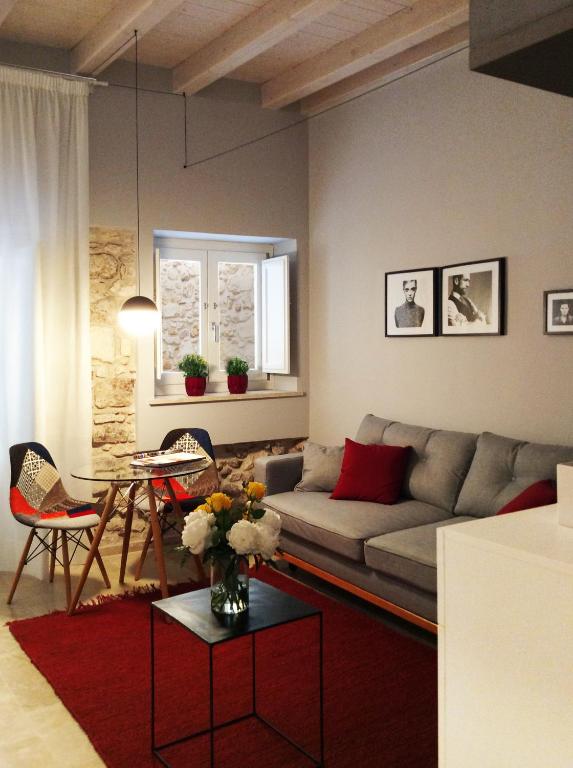 Posezení v ubytování CinqueSuites Ortigia