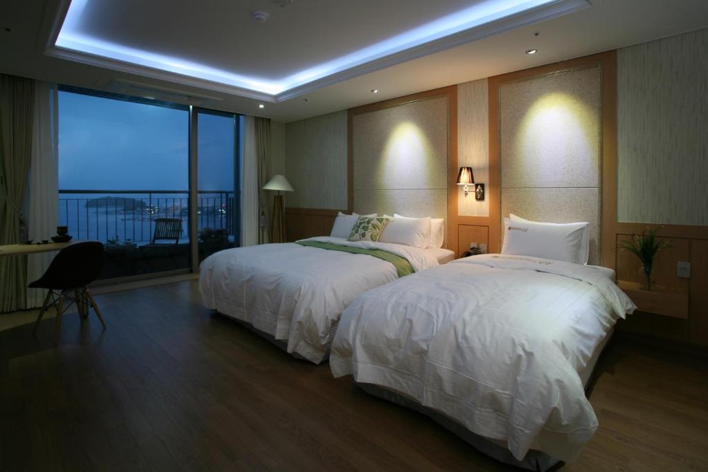 Postel nebo postele na pokoji v ubytování Benikea Hotel Yeosu