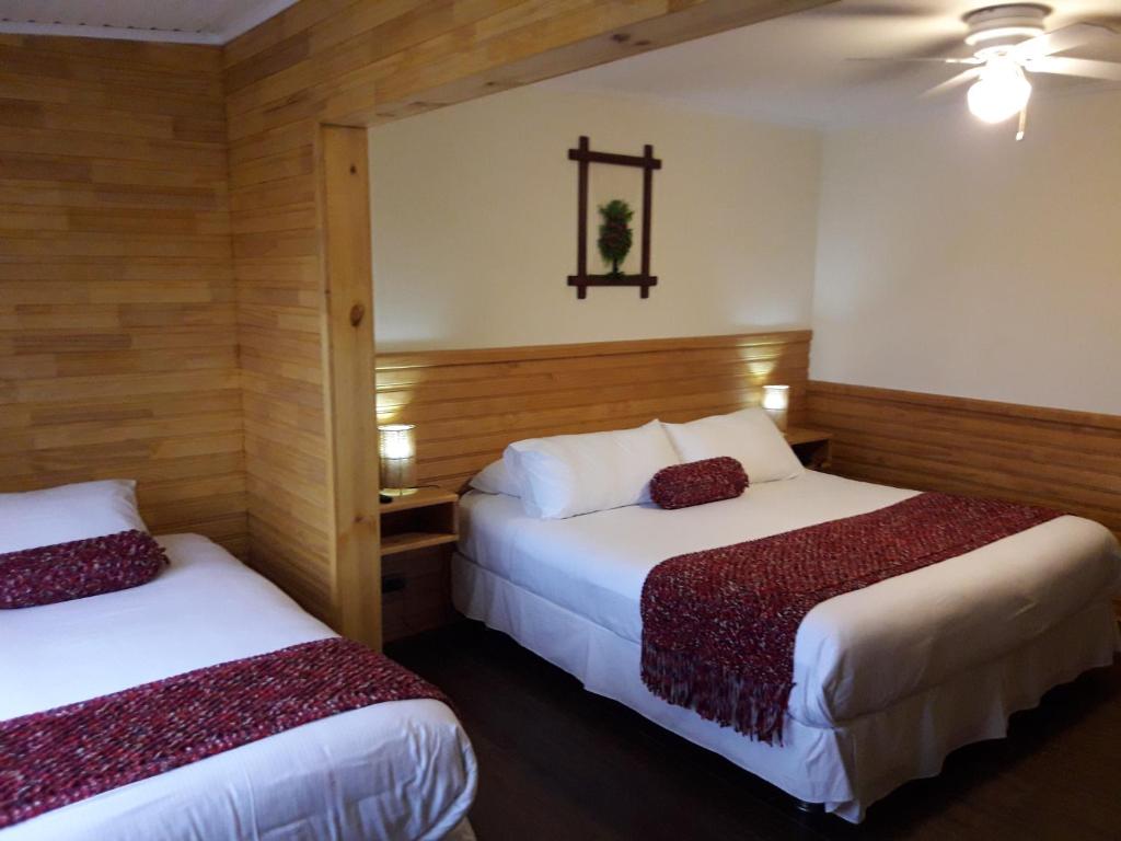 Postel nebo postele na pokoji v ubytování Dein Haus Hotel y Departamentos