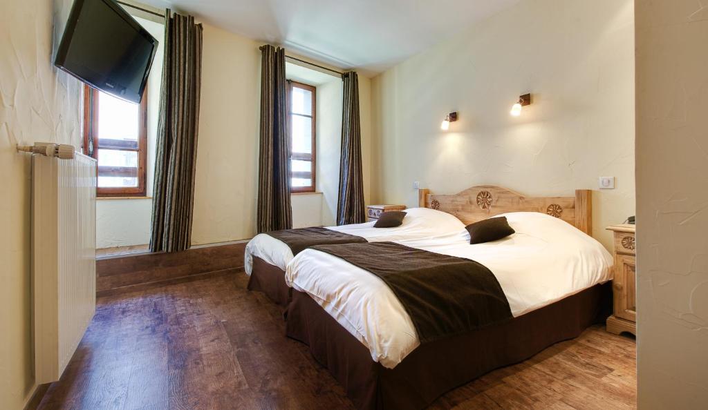Postel nebo postele na pokoji v ubytování Hotel Du Commerce