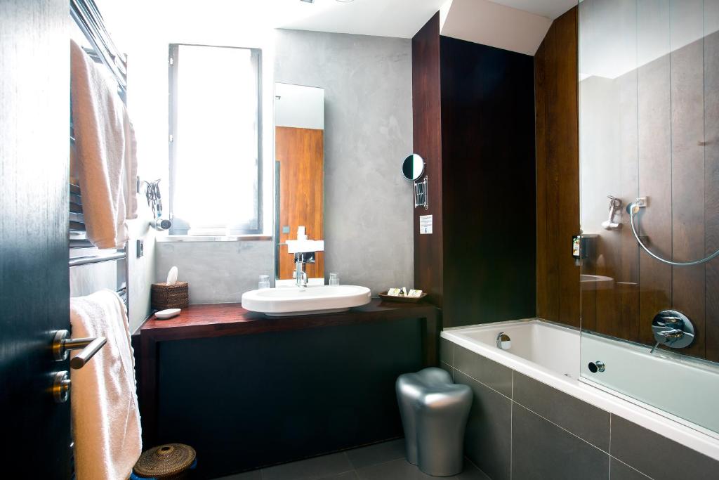 Koupelna v ubytování Le B. Suites, Chambres & Restaurant