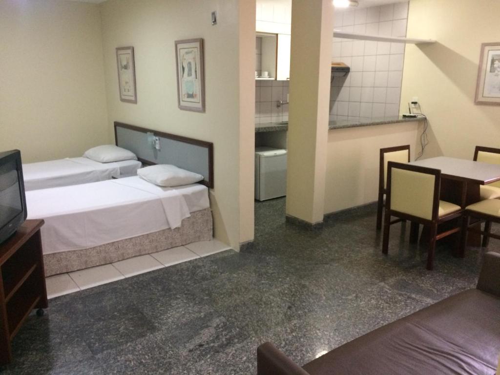سرير أو أسرّة في غرفة في Luzon Residence Apartments