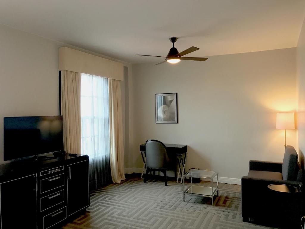 Montecito Inn - Superior Family Room