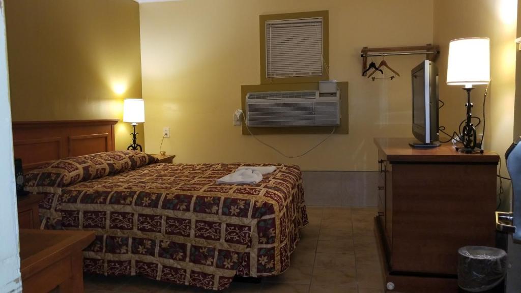Postel nebo postele na pokoji v ubytování Luxury Inn