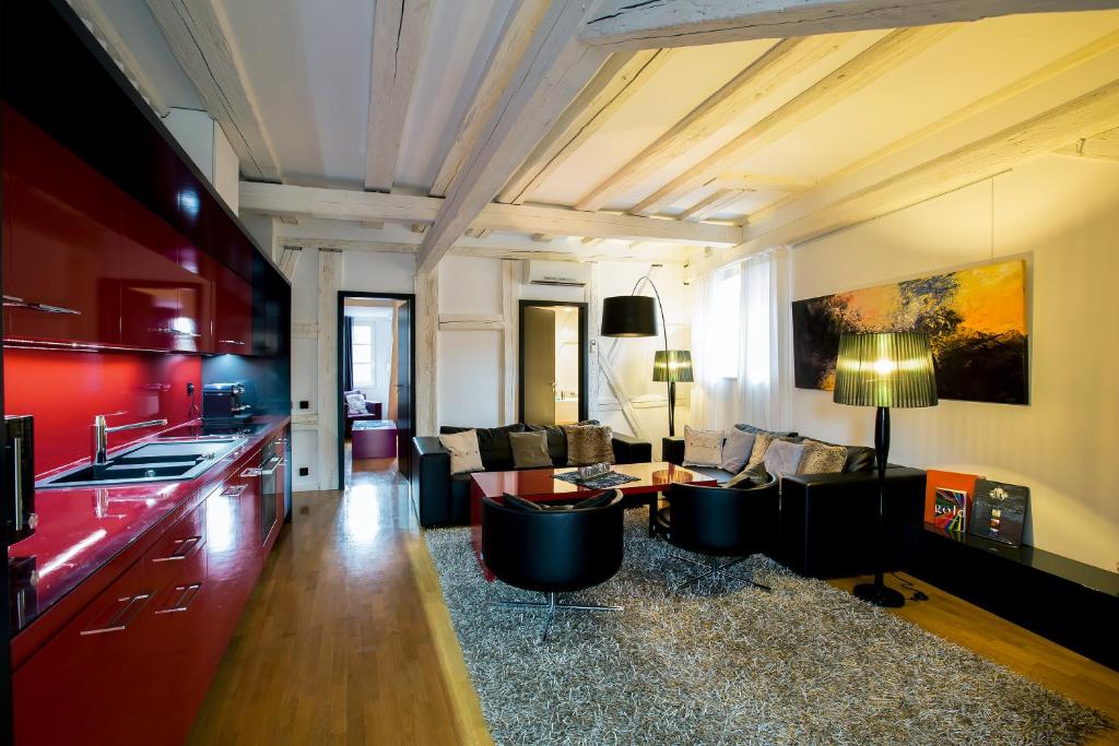 Kuchyň nebo kuchyňský kout v ubytování Le B. Suites, Chambres & Restaurant