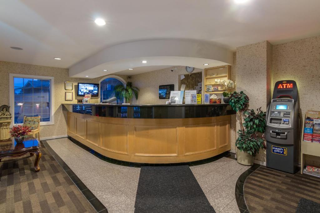 Vstupní hala nebo recepce v ubytování Canadas Best Value Inn Chinook Station