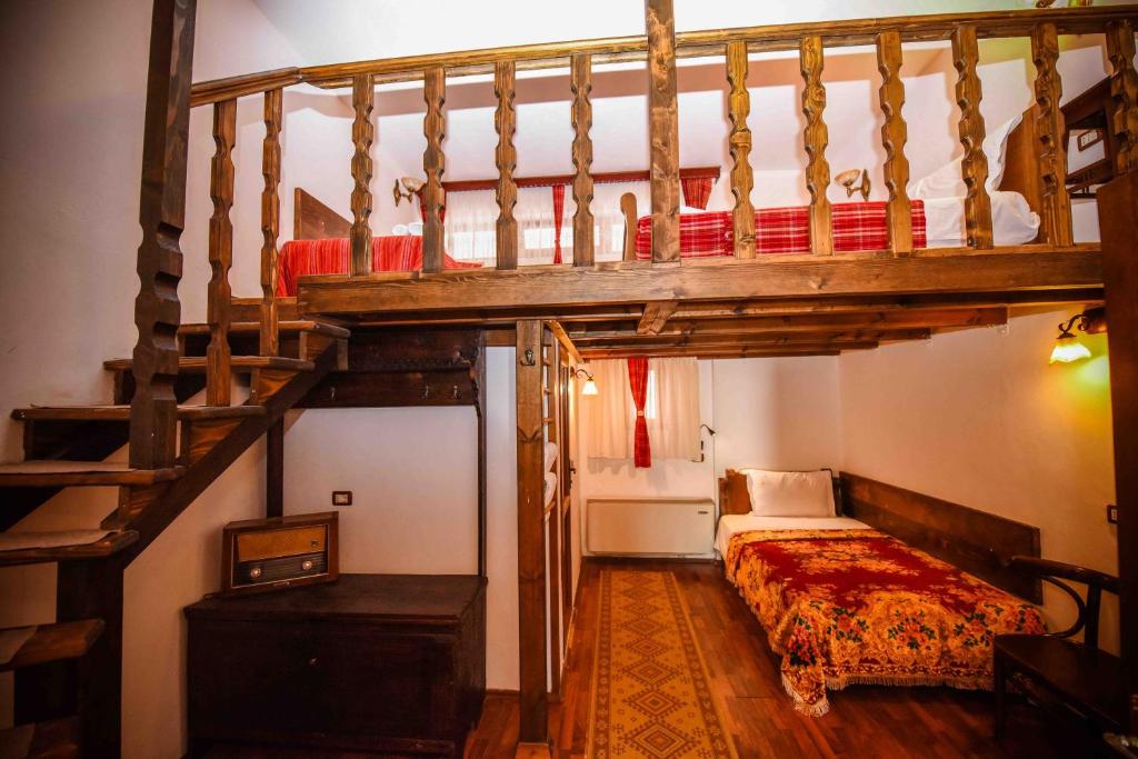 Llit o llits en una habitació de Hotel Tradita