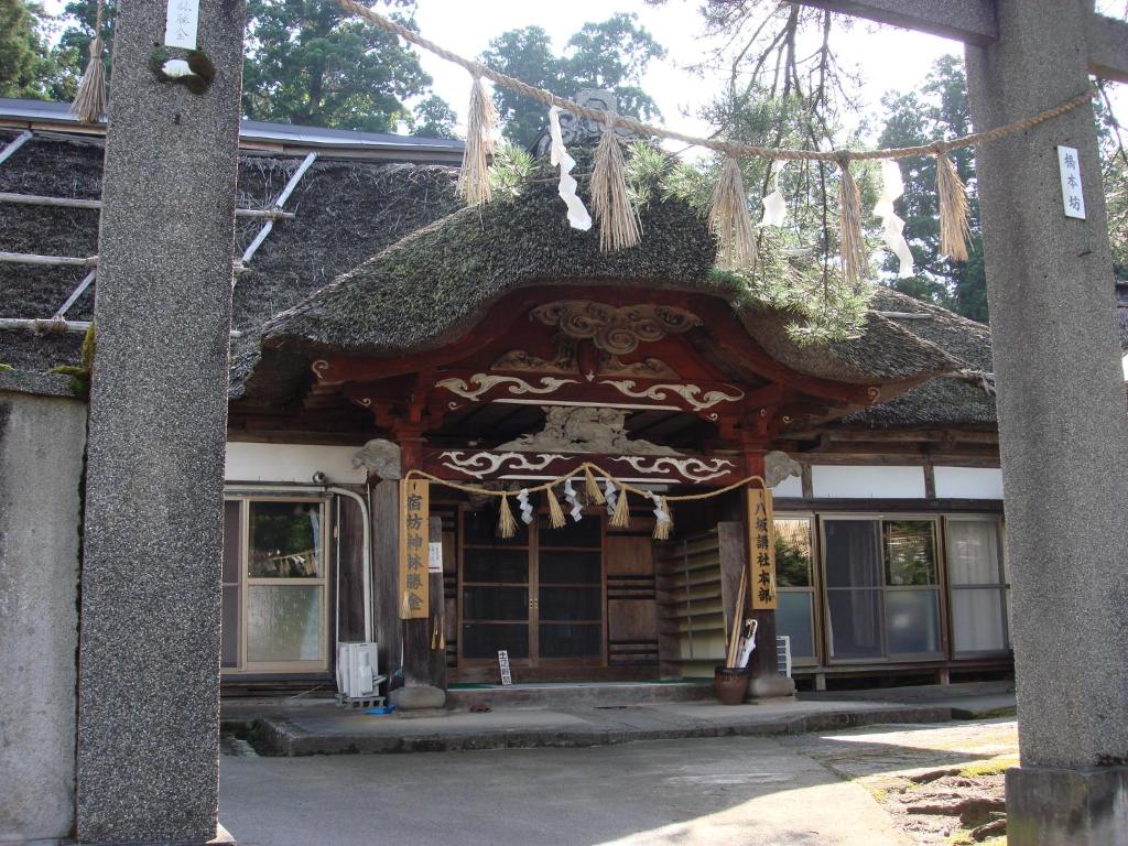 a building with a building with a roof at Shukubo Kanbayashi Katsukane in Tsuruoka