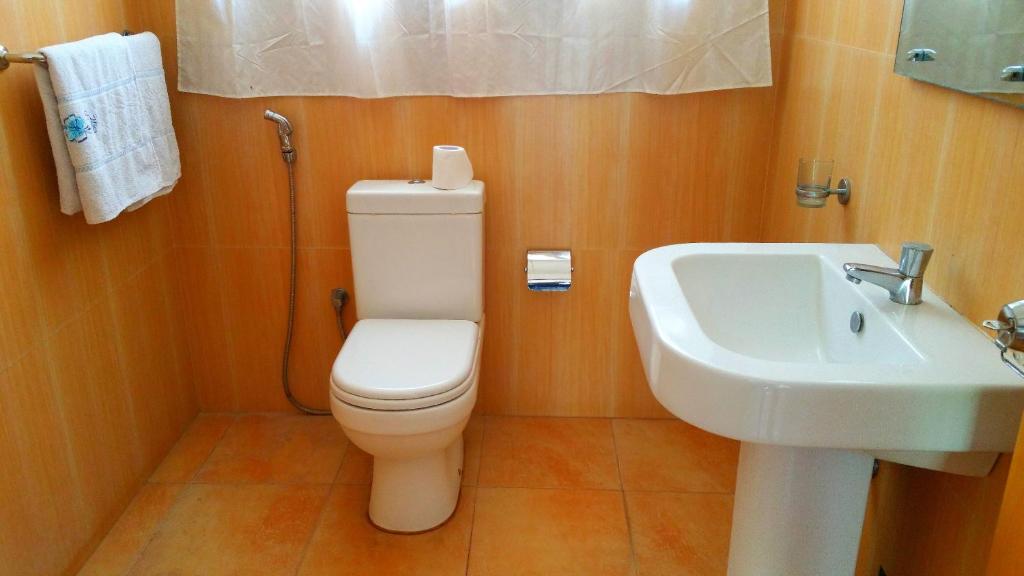 Holiday Fashion Inn - 8