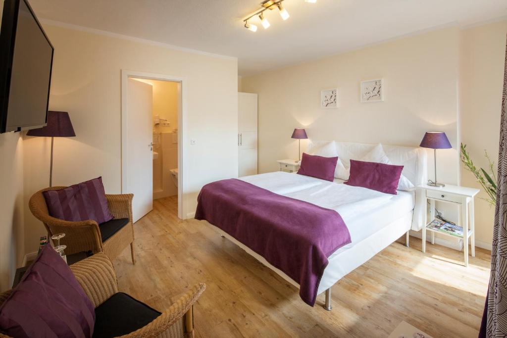 Postel nebo postele na pokoji v ubytování Das Frühstückshotel Sankt Peter-Ording
