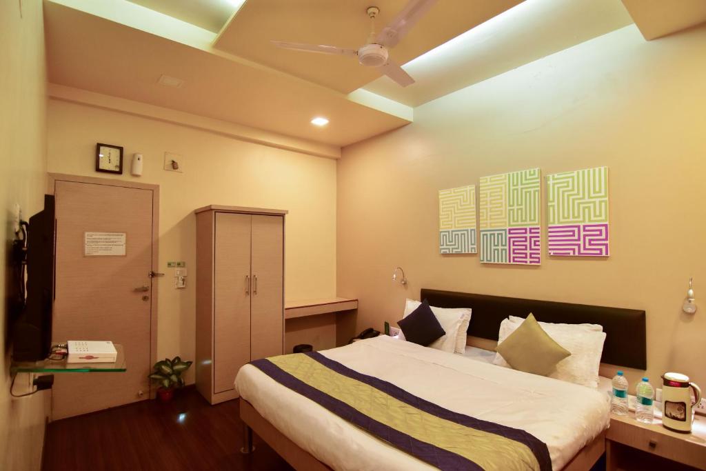 Postel nebo postele na pokoji v ubytování MY Bizz Hotel Sapna