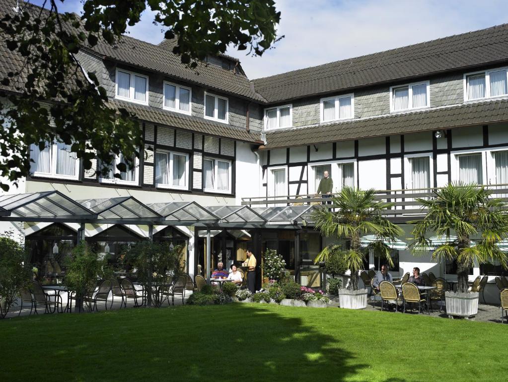 O grădină în afara Hotel Bad Griepshop