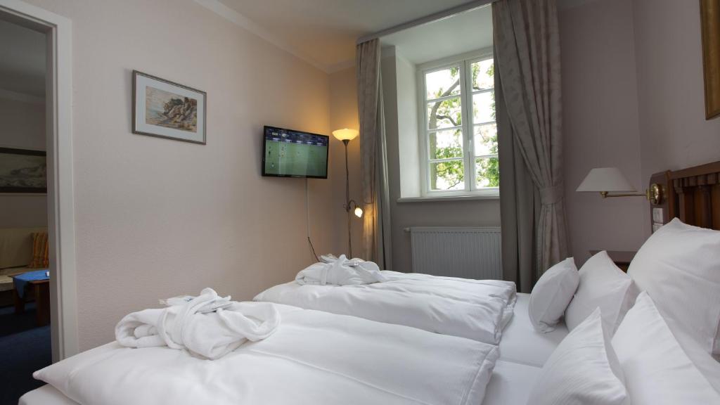 Postel nebo postele na pokoji v ubytování Hotel Badehaus Goor