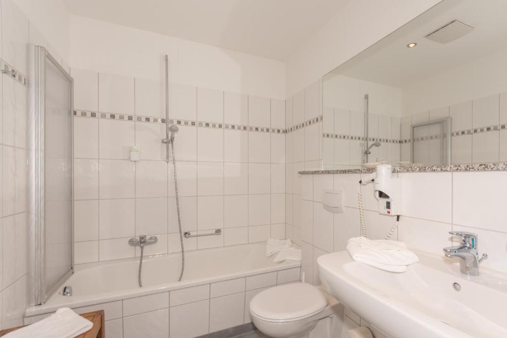 Koupelna v ubytování Hotel Badehaus Goor